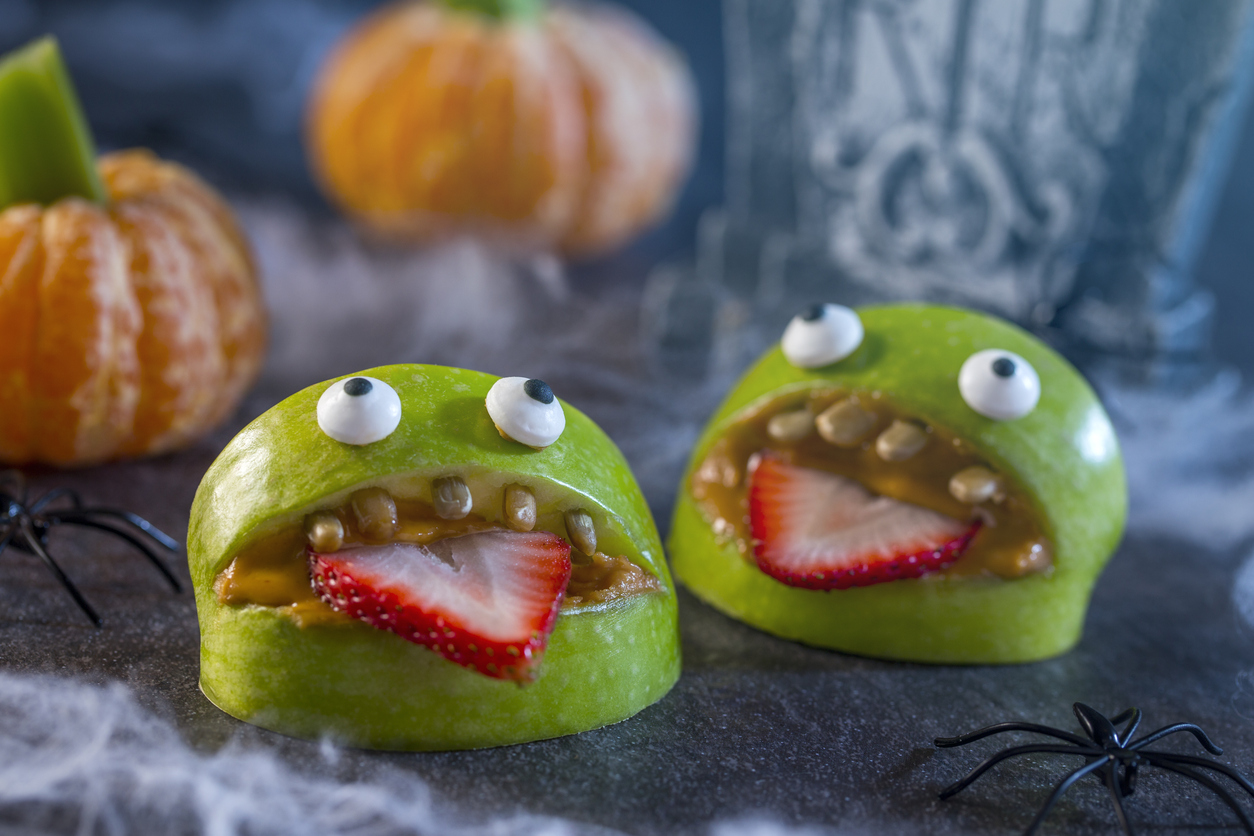 Instead of sugary candy, try making these healthy Halloween treats with the kids this year!