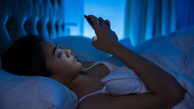 4 Remarkably Easy Ways to Lose Weight While You Sleep